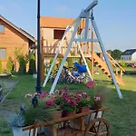 Slowinskie Widoki Natura, Smoldzinski 度假居 *